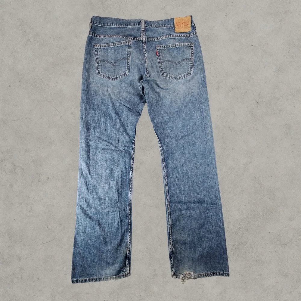 Levis measurements waist